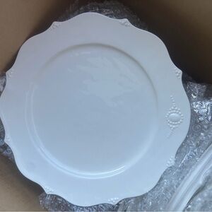 Set of (4) Classic White Scalloped Dinner Plate